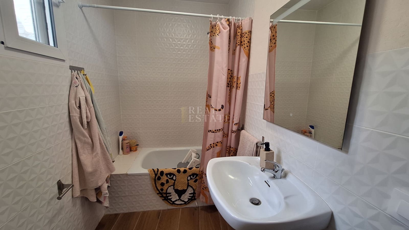 Casa de 3 habitaciones en Tormos en venta - 255.000 € (Ref: 9976584)