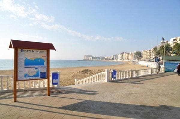 2 sypialnia Apartament do wynajęcia w Torrevieja z basenem garażem - 900 € (Ref: 10058553)