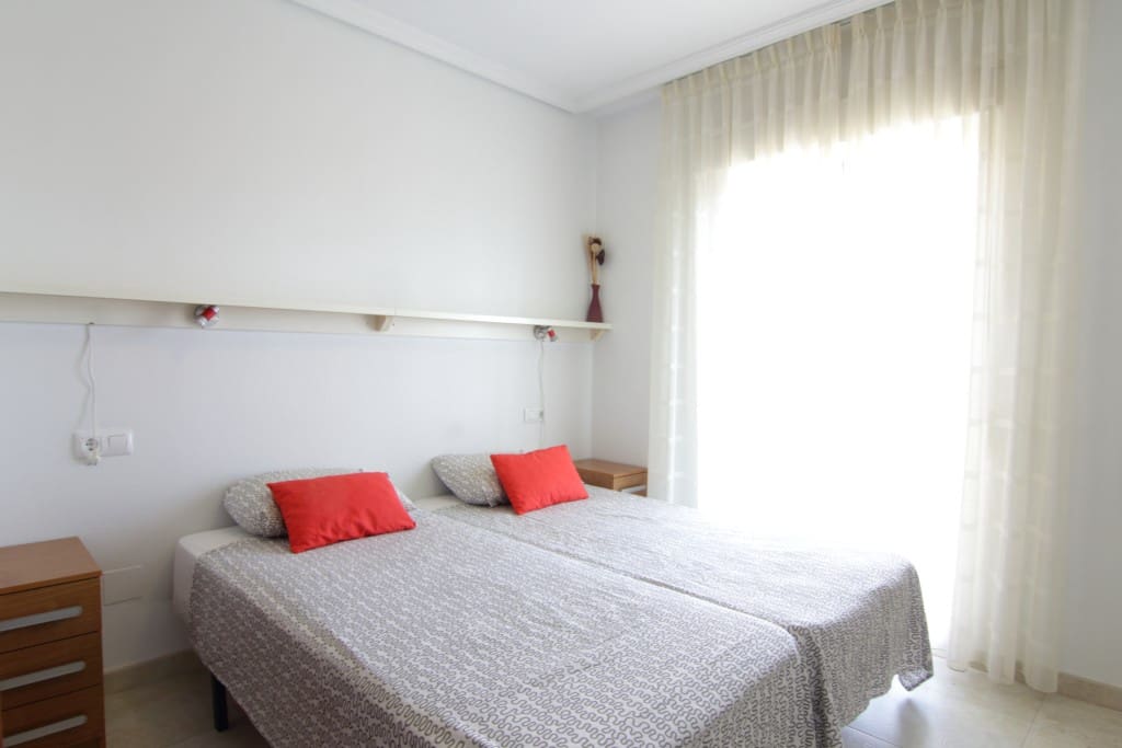 2 sypialnia Apartament do wynajęcia w Torrevieja z basenem garażem - 900 € (Ref: 10058553)