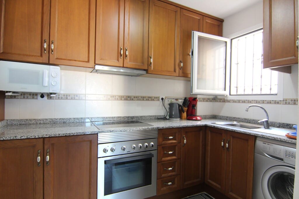 2 sypialnia Apartament do wynajęcia w Torrevieja z basenem garażem - 900 € (Ref: 10058553)