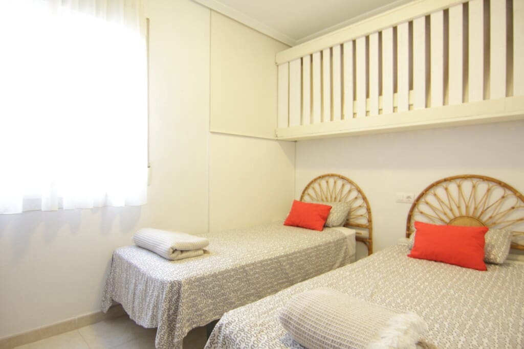 2 sypialnia Apartament do wynajęcia w Torrevieja z basenem garażem - 900 € (Ref: 10058553)