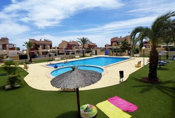 2 sypialnia Apartament do wynajęcia w Torrevieja z basenem garażem - 900 € (Ref: 10058553)