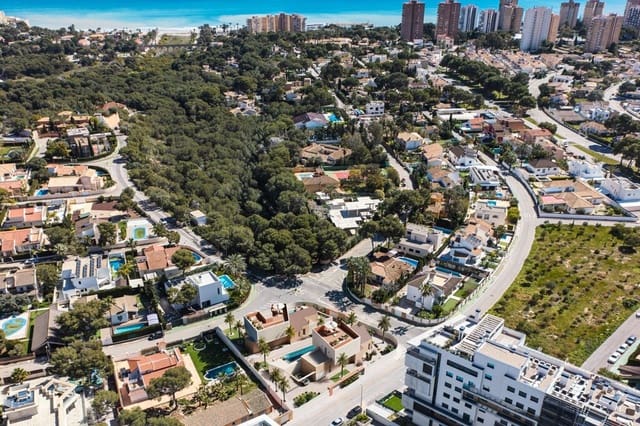 Chalet de 4 habitaciones en Campoamor, Orihuela en venta con piscina - 1.550.000 € (Ref: 10075452)