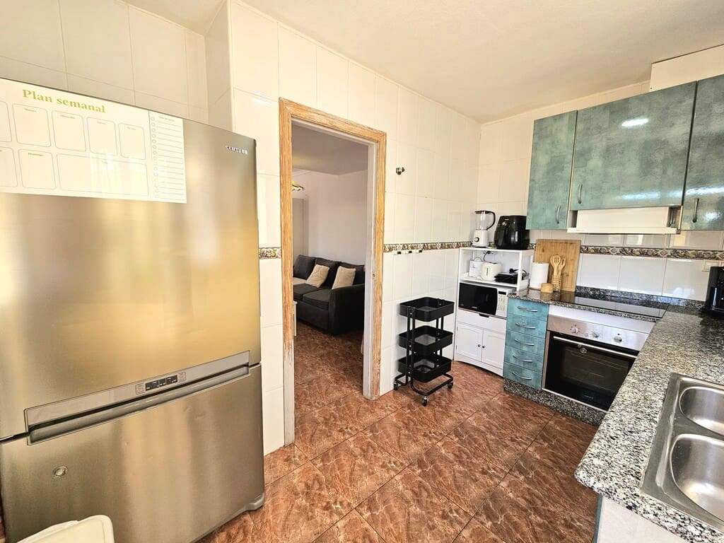 3 slaapkamer Huis te huur in La Zenia met zwembad - € 1.000 (Ref: 10077765)