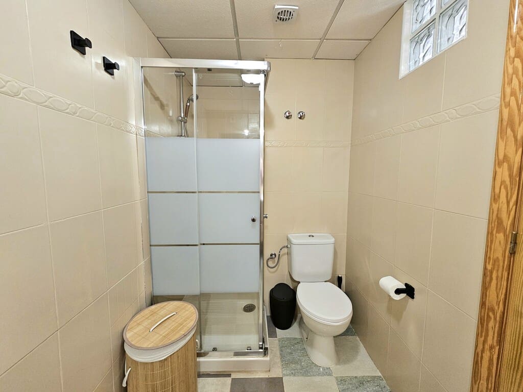 3 slaapkamer Huis te huur in La Zenia met zwembad - € 1.000 (Ref: 10077765)