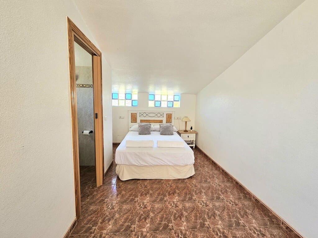 3 slaapkamer Huis te huur in La Zenia met zwembad - € 1.000 (Ref: 10077765)