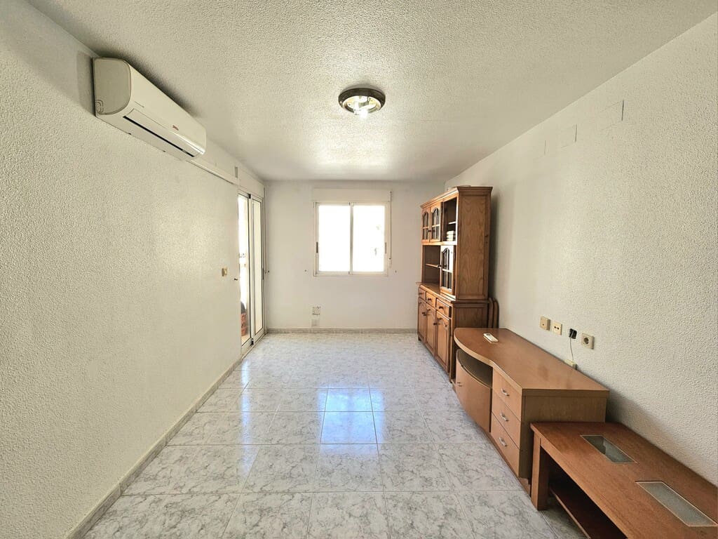 Apartamento de 2 habitaciones en Torrevieja en venta - 108.500 € (Ref: 10182536)