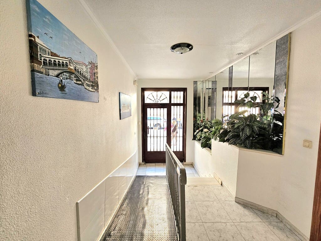 Apartamento de 2 habitaciones en Torrevieja en venta - 108.500 € (Ref: 10182536)