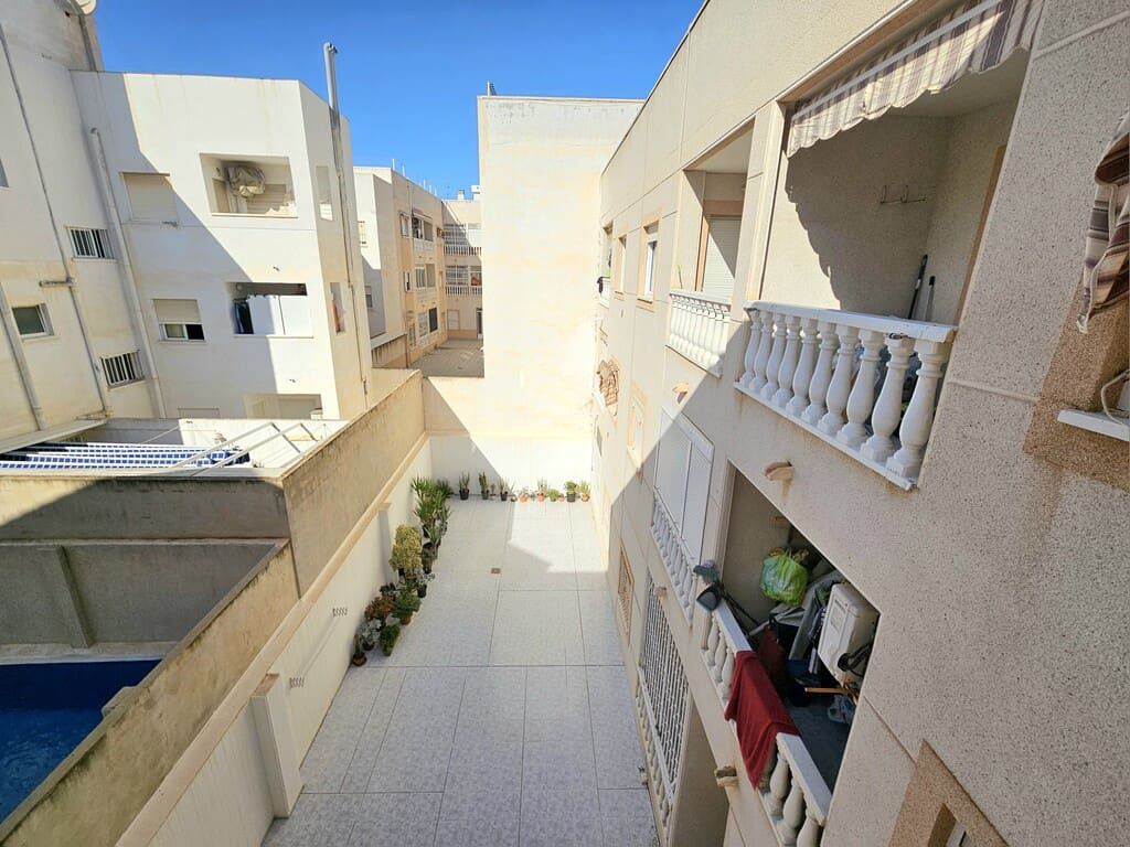 Apartamento de 2 habitaciones en Torrevieja en venta - 108.500 € (Ref: 10182536)