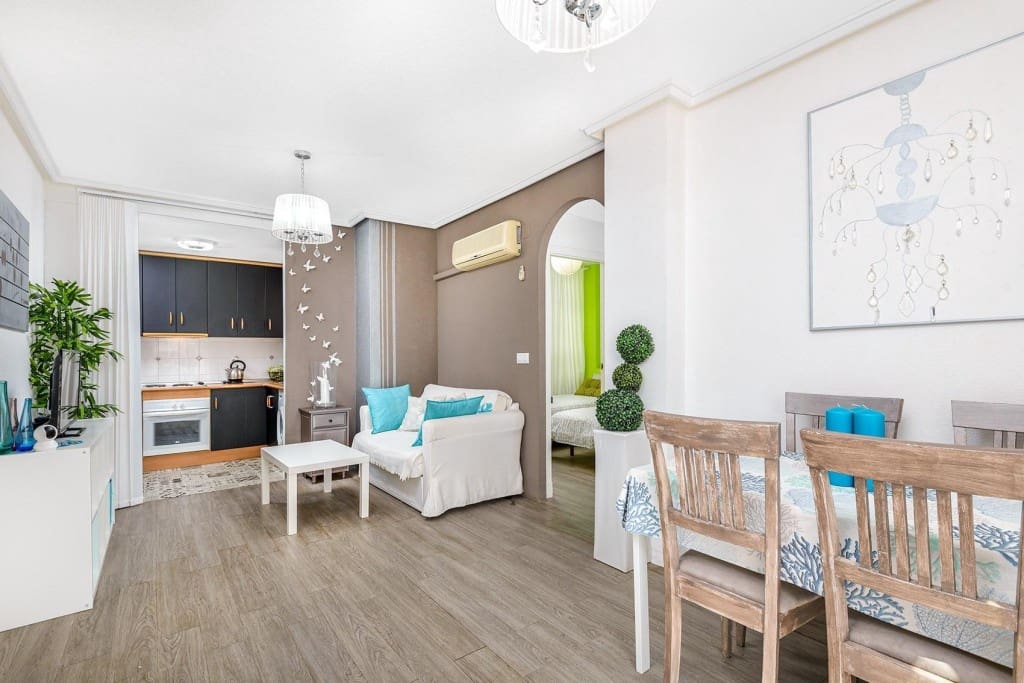 2 bedroom Bungalow for sale in Torrevieja - € 184,900 (Ref: 9321672)