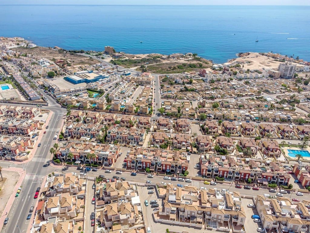 2 bedroom Bungalow for sale in Torrevieja - € 184,900 (Ref: 9321672)