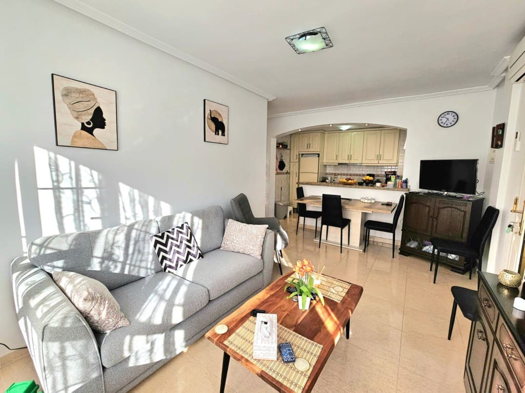 3 makuuhuone Omakotitalo myytävänä paikassa Orihuela Costa mukana uima-altaan 
autotalli - 245 000 € (Ref: 9344388)