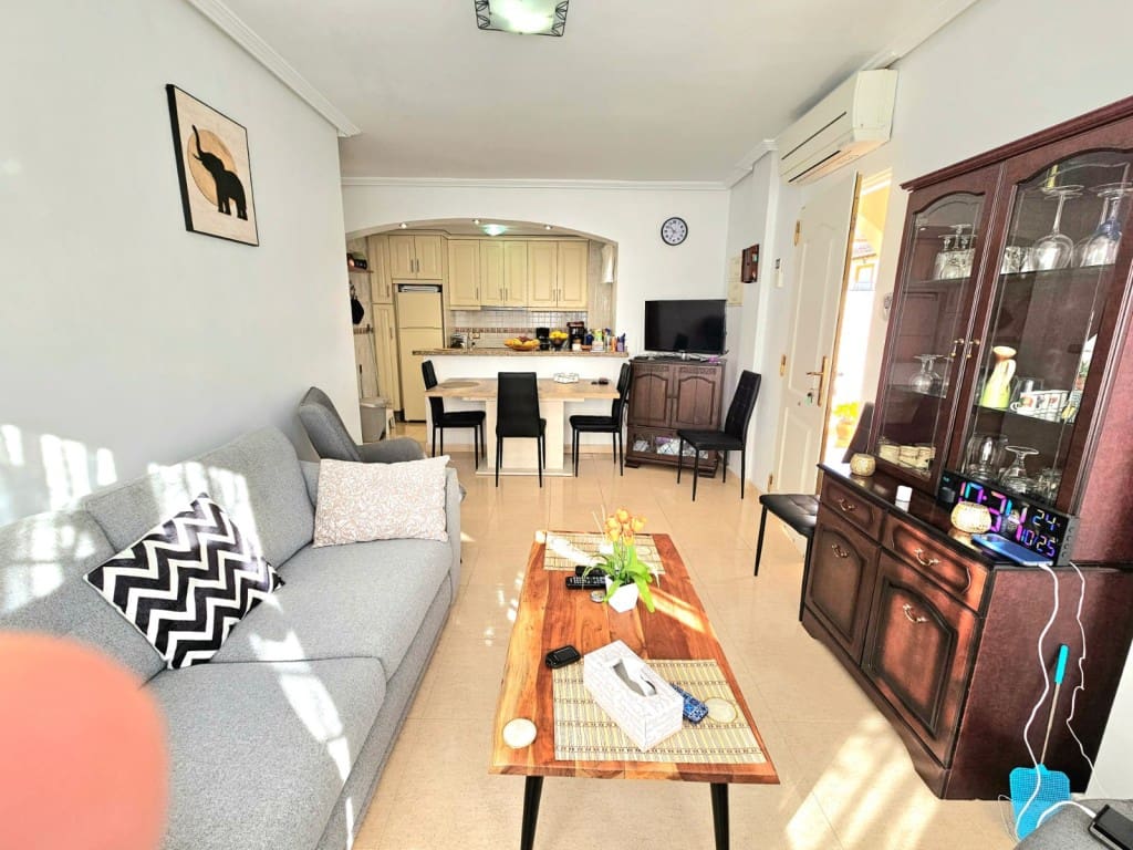 3 makuuhuone Omakotitalo myytävänä paikassa Orihuela Costa mukana uima-altaan 
autotalli - 245 000 € (Ref: 9344388)