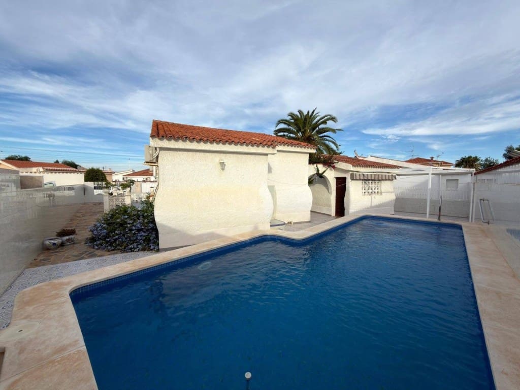 2 bedroom Villa for sale in Torrevieja with pool garage - € 329,900 (Ref: 9361996)