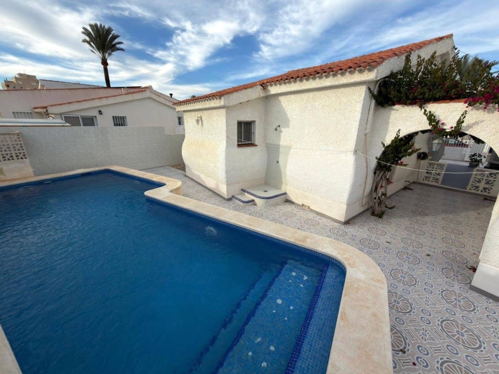 2 bedroom Villa for sale in Torrevieja with pool garage - € 329,900 (Ref: 9361996)