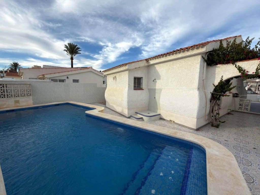 2 bedroom Villa for sale in Torrevieja with pool garage - € 329,900 (Ref: 9361996)