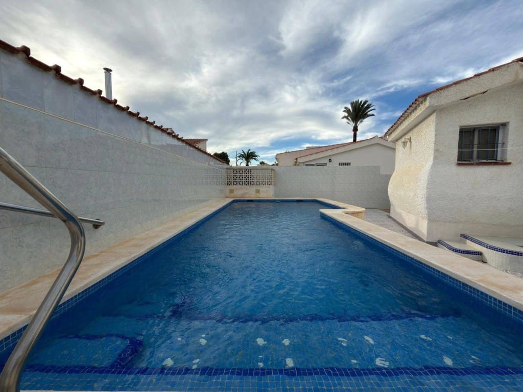 2 bedroom Villa for sale in Torrevieja with pool garage - € 329,900 (Ref: 9361996)