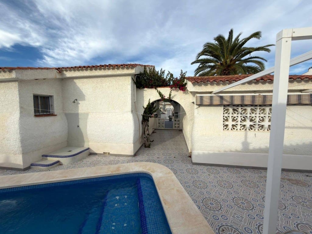 2 bedroom Villa for sale in Torrevieja with pool garage - € 329,900 (Ref: 9361996)