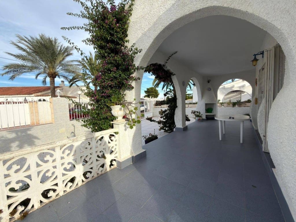 2 bedroom Villa for sale in Torrevieja with pool garage - € 329,900 (Ref: 9361996)