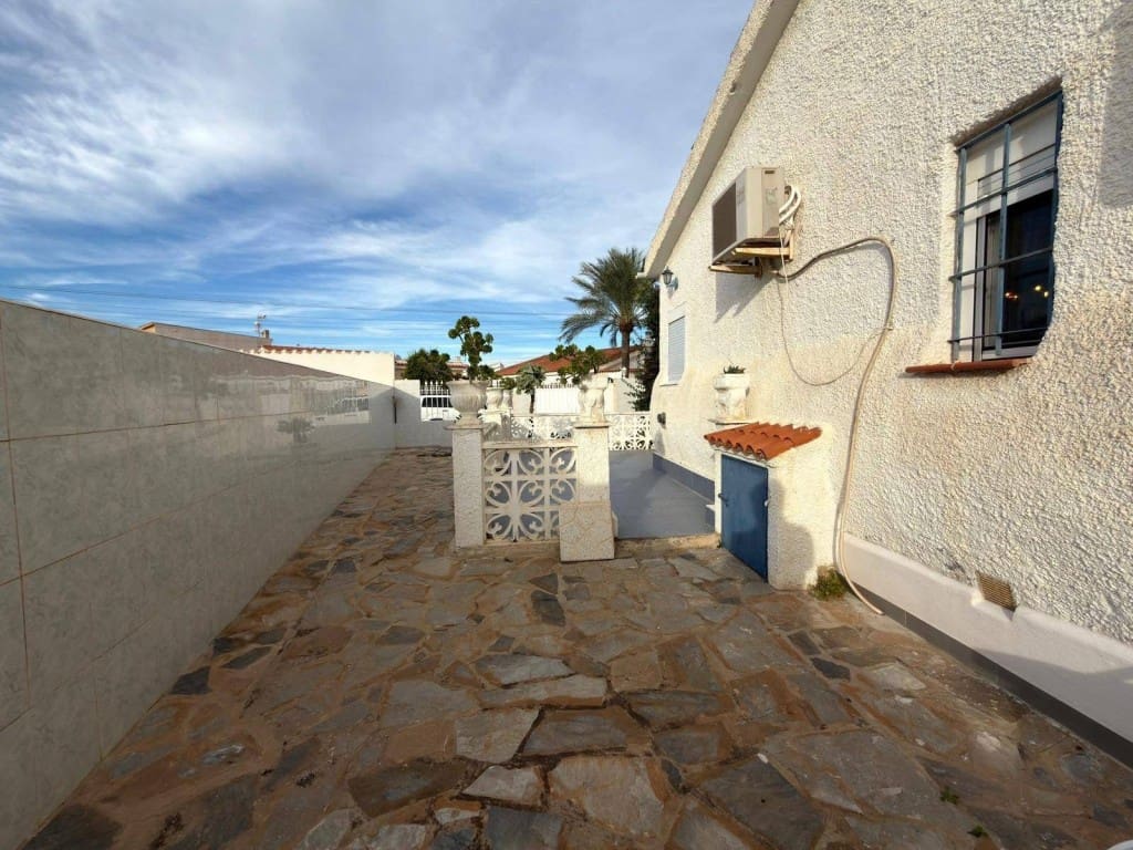 2 bedroom Villa for sale in Torrevieja with pool garage - € 329,900 (Ref: 9361996)