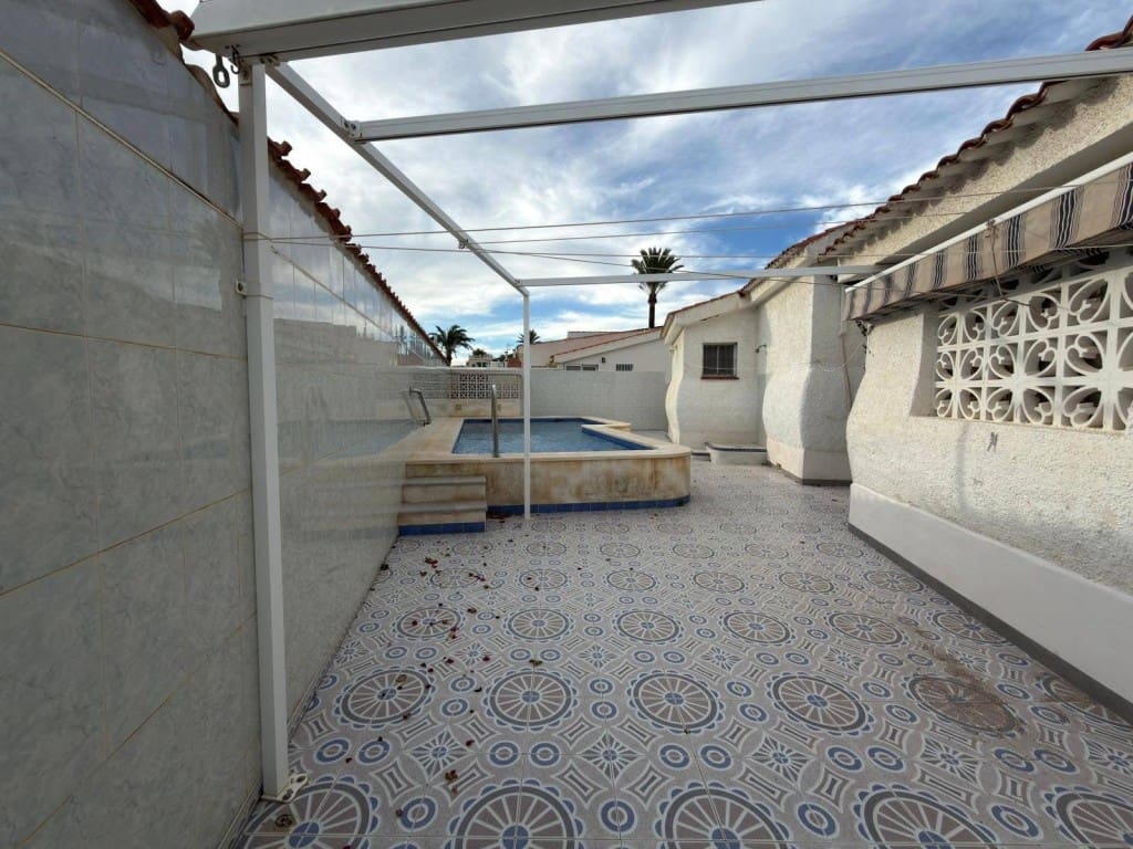 2 bedroom Villa for sale in Torrevieja with pool garage - € 329,900 (Ref: 9361996)