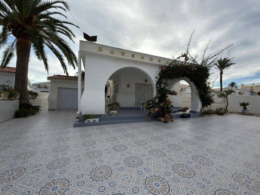 2 bedroom Villa for sale in Torrevieja with pool garage - € 329,900 (Ref: 9361996)
