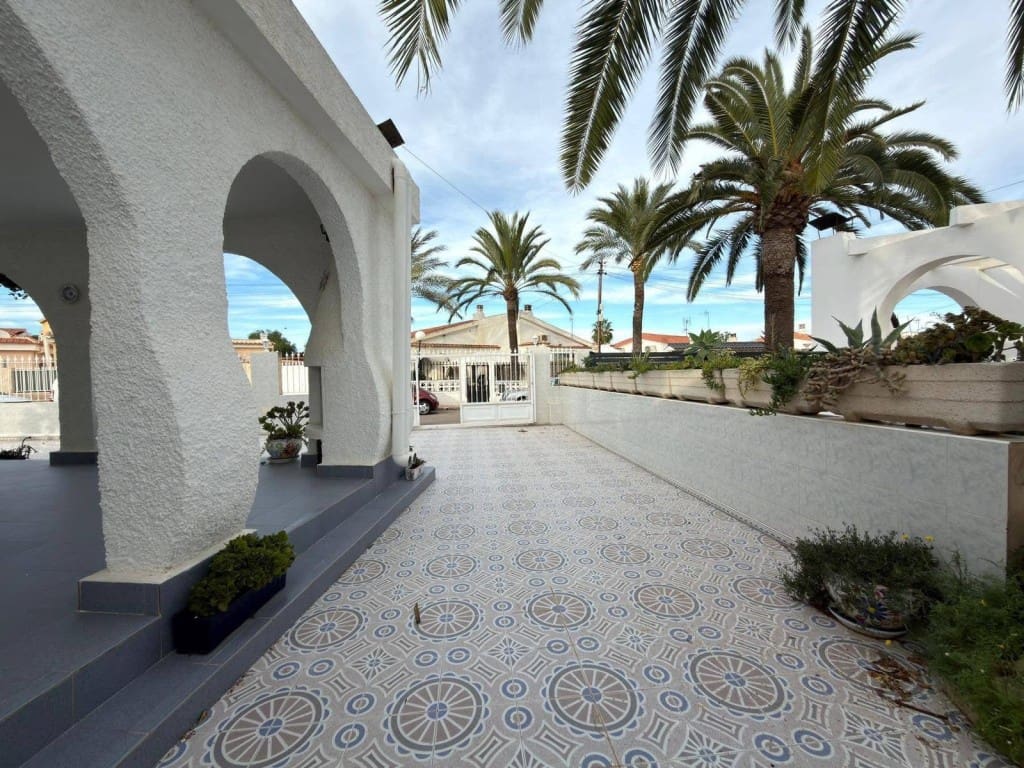 2 bedroom Villa for sale in Torrevieja with pool garage - € 329,900 (Ref: 9361996)