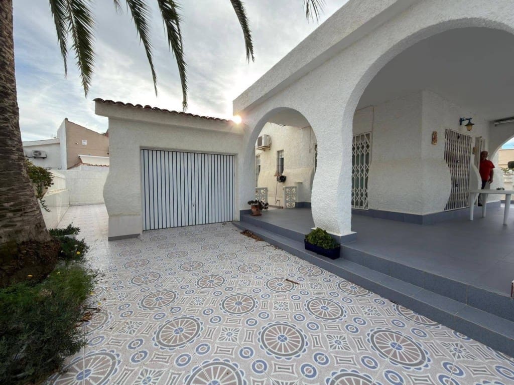 2 bedroom Villa for sale in Torrevieja with pool garage - € 329,900 (Ref: 9361996)