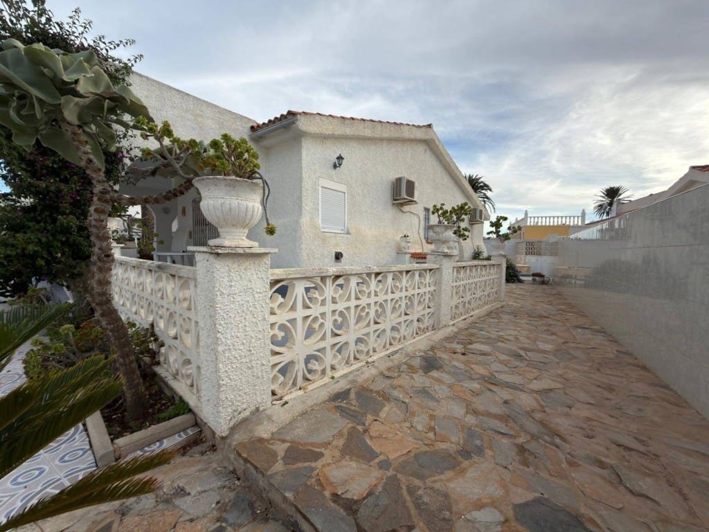 2 bedroom Villa for sale in Torrevieja with pool garage - € 329,900 (Ref: 9361996)