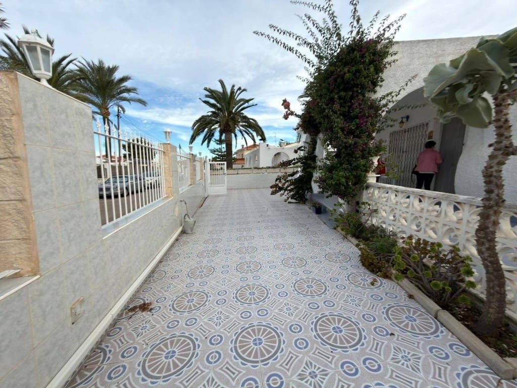 2 bedroom Villa for sale in Torrevieja with pool garage - € 329,900 (Ref: 9361996)
