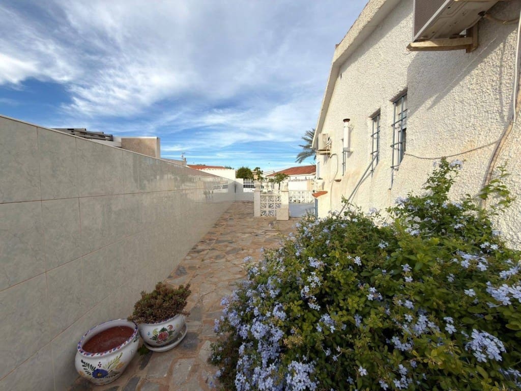2 bedroom Villa for sale in Torrevieja with pool garage - € 329,900 (Ref: 9361996)