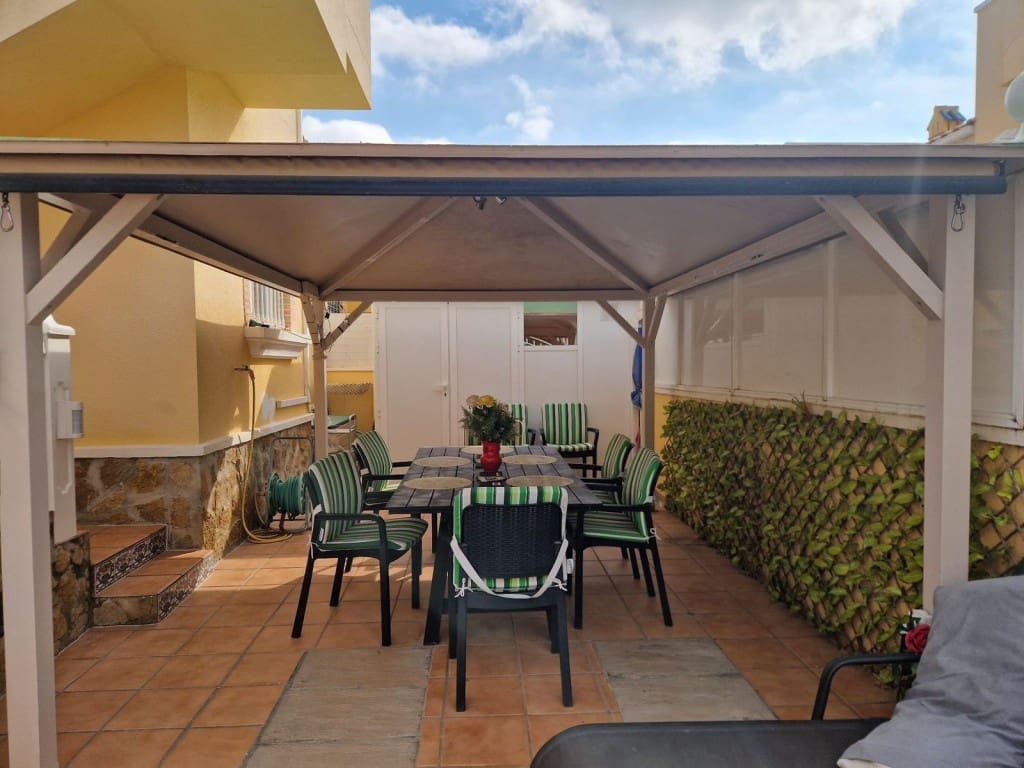 3 soverom Hus til salgs i Torrevieja med svømmebasseng - € 188 000 (Ref: 9371792)