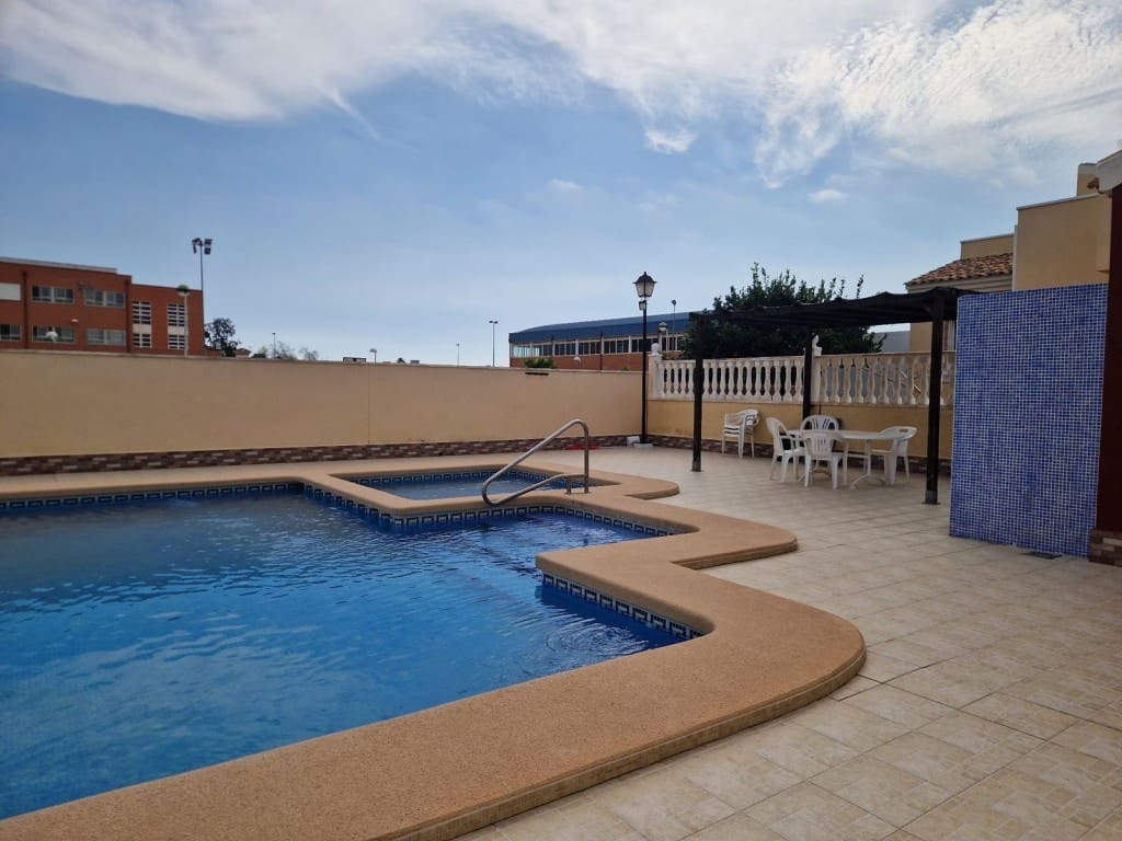 3 soverom Hus til salgs i Torrevieja med svømmebasseng - € 188 000 (Ref: 9371792)