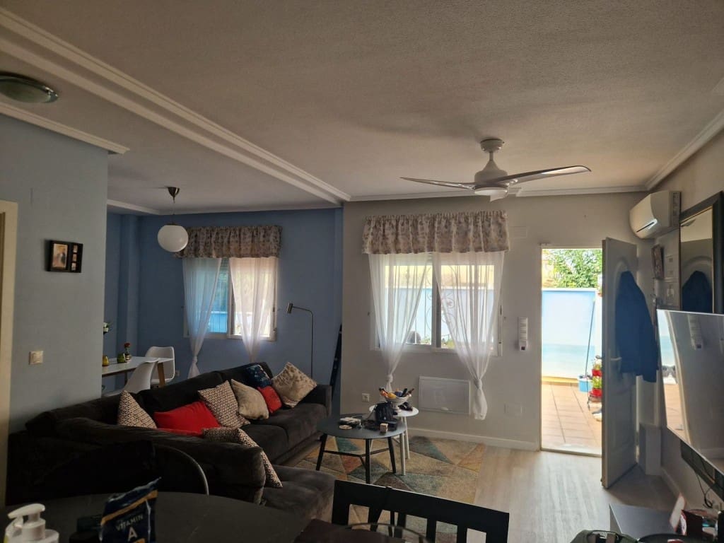 3 soverom Hus til salgs i Torrevieja med svømmebasseng - € 188 000 (Ref: 9371792)