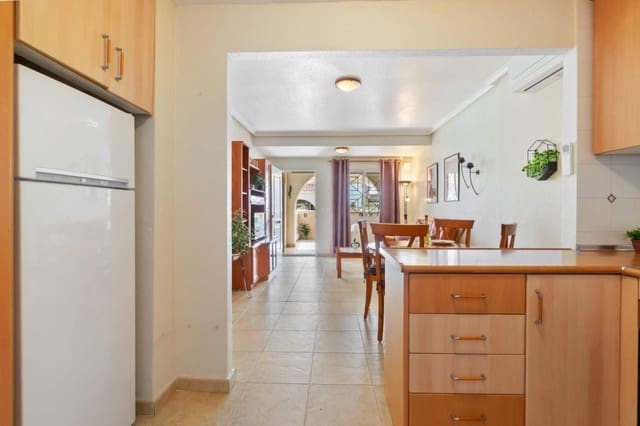 4 chambre Villa/Maison à vendre à Torrevieja avec piscine garage - 230 000 € (Ref: 9371793)