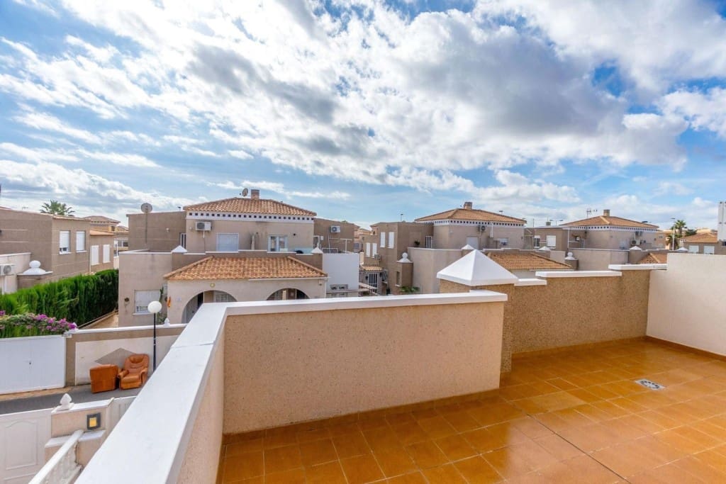 4 bedroom Villa for sale in Torrevieja with pool garage - € 230,000 (Ref: 9371793)