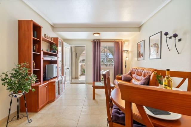 4 chambre Villa/Maison à vendre à Torrevieja avec piscine garage - 230 000 € (Ref: 9371793)