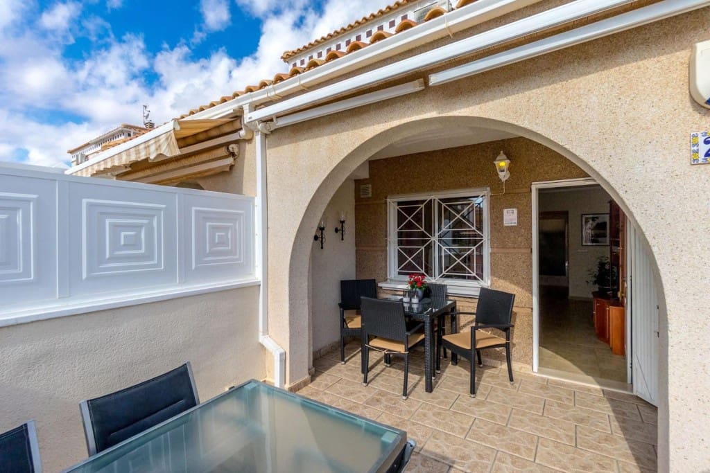 4 bedroom Villa for sale in Torrevieja with pool garage - € 230,000 (Ref: 9371793)