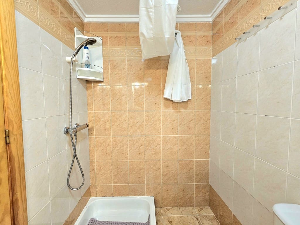 2 slaapkamer Huis te koop in Torrevieja met zwembad - € 136.000 (Ref: 9378783)