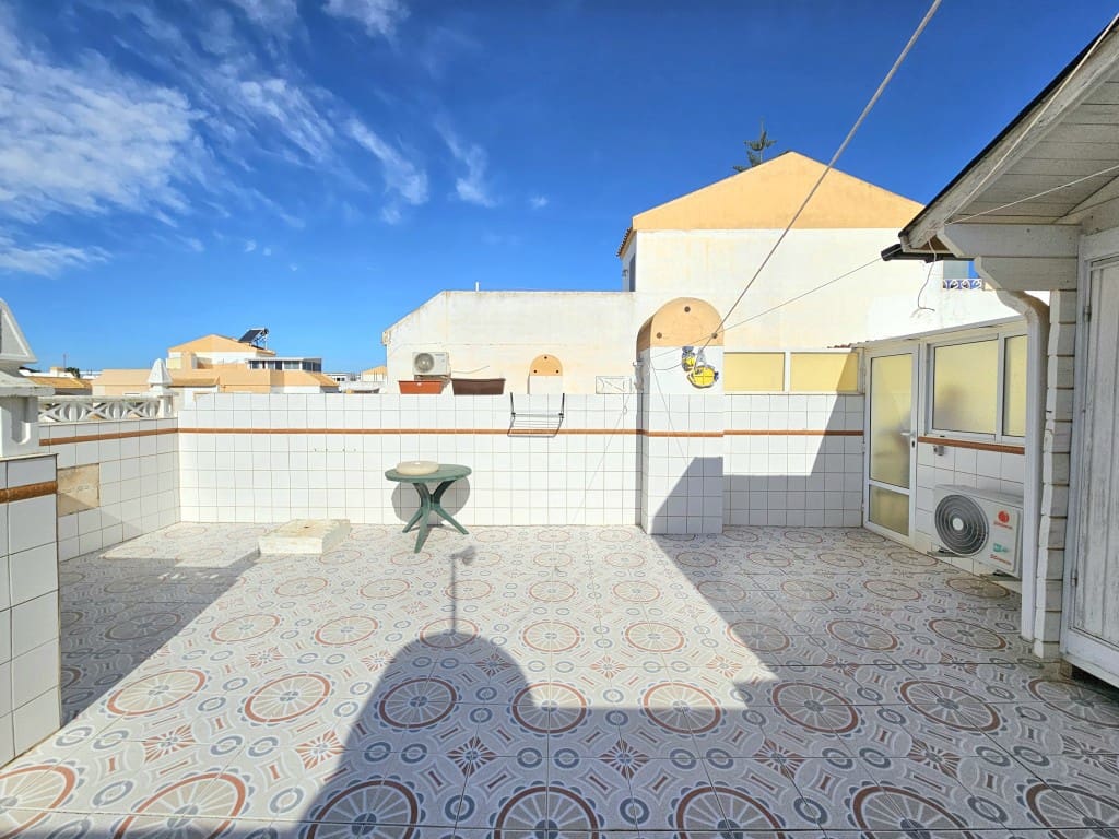 2 slaapkamer Huis te koop in Torrevieja met zwembad - € 136.000 (Ref: 9378783)