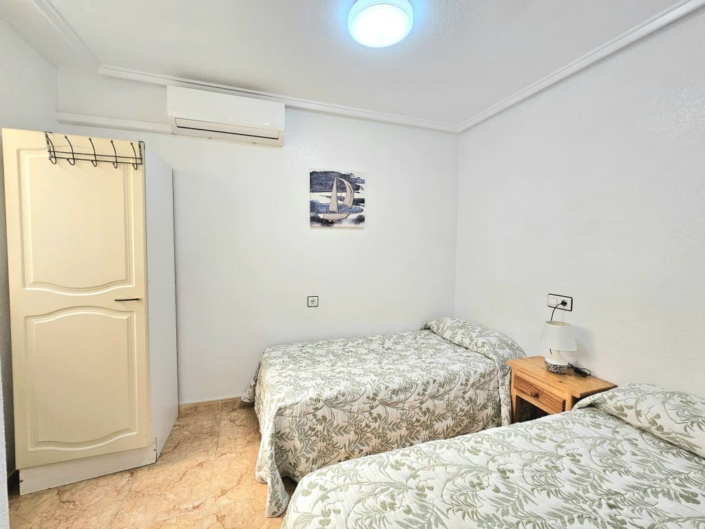 2 slaapkamer Huis te koop in Torrevieja met zwembad - € 136.000 (Ref: 9378783)