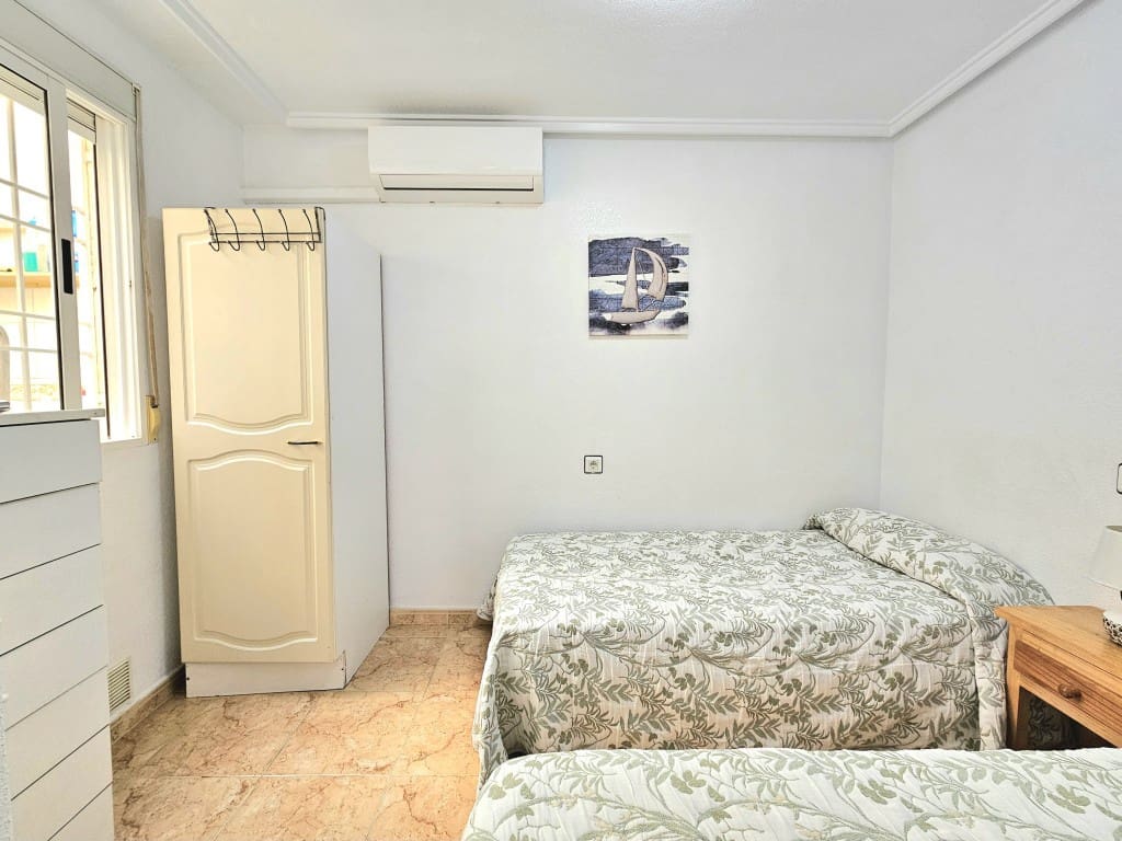 2 slaapkamer Huis te koop in Torrevieja met zwembad - € 136.000 (Ref: 9378783)