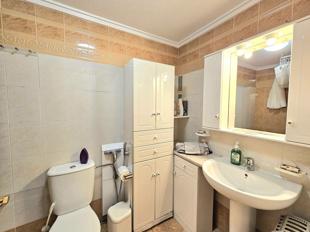 2 slaapkamer Huis te koop in Torrevieja met zwembad - € 136.000 (Ref: 9378783)