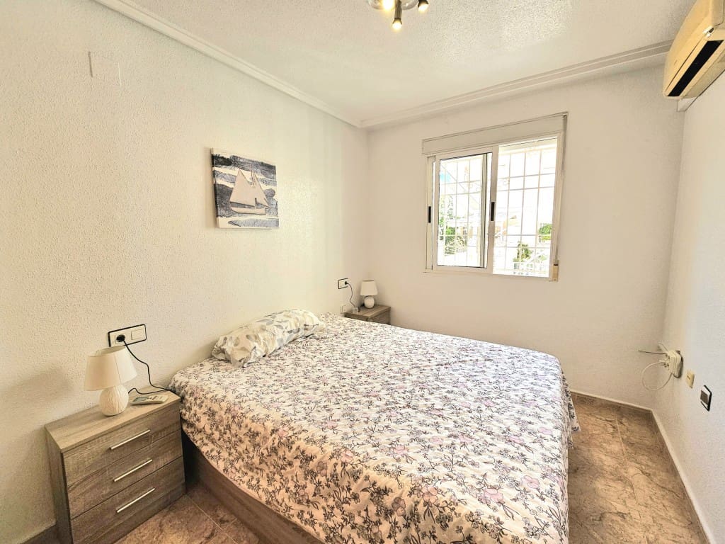 2 slaapkamer Huis te koop in Torrevieja met zwembad - € 136.000 (Ref: 9378783)