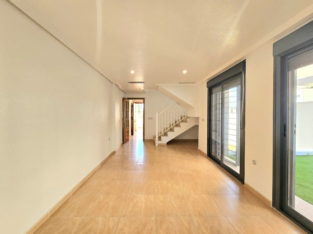 3 sypialnia Dom na sprzedaż w Torrevieja z basenem - 249 900 € (Ref: 9382406)