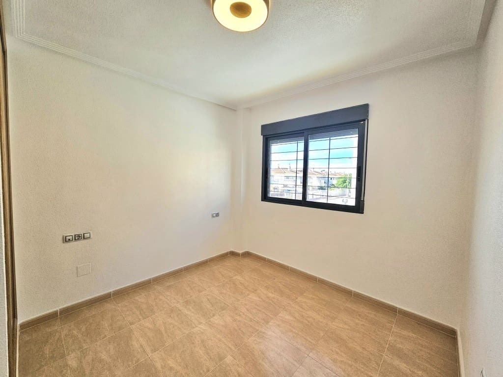 3 sypialnia Dom na sprzedaż w Torrevieja z basenem - 249 900 € (Ref: 9382406)