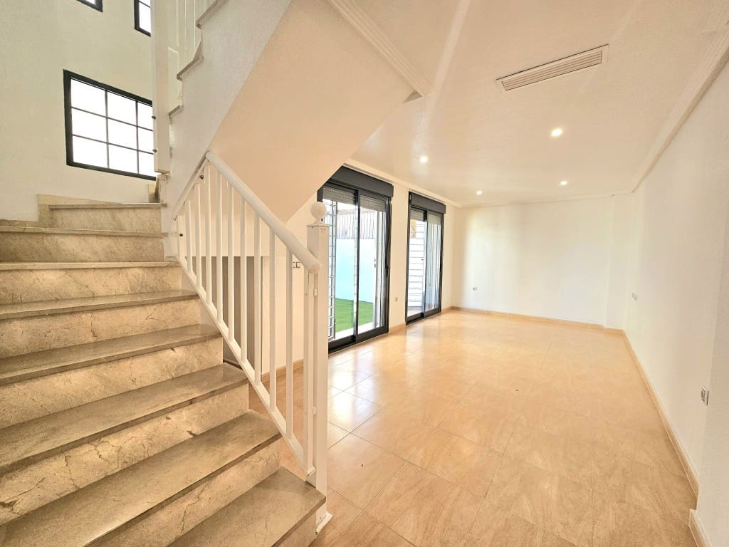 3 sypialnia Dom na sprzedaż w Torrevieja z basenem - 249 900 € (Ref: 9382406)