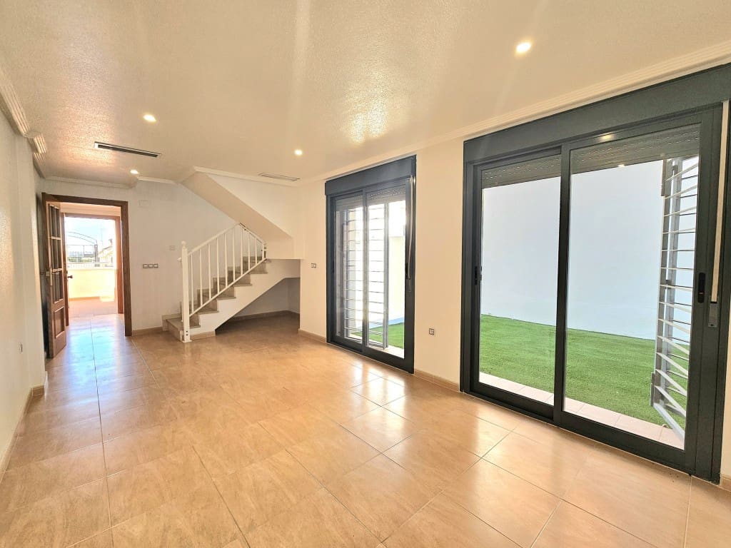 3 sypialnia Dom na sprzedaż w Torrevieja z basenem - 249 900 € (Ref: 9382406)