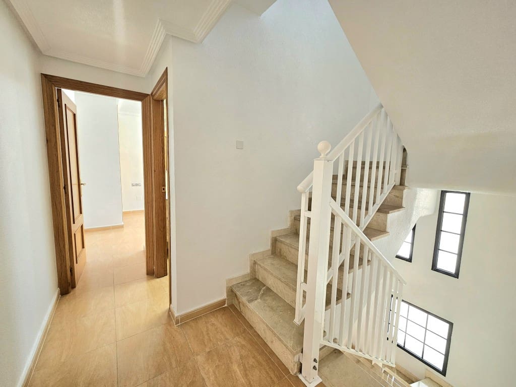 3 sypialnia Dom na sprzedaż w Torrevieja z basenem - 249 900 € (Ref: 9382406)