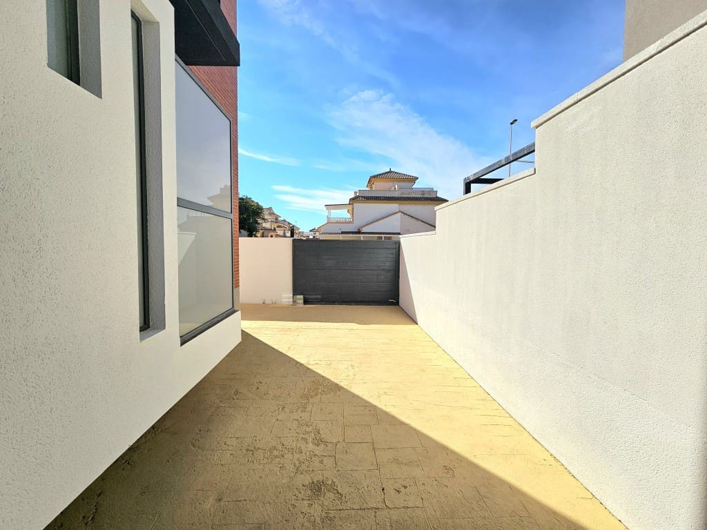 3 sypialnia Dom na sprzedaż w Torrevieja z basenem - 249 900 € (Ref: 9382406)